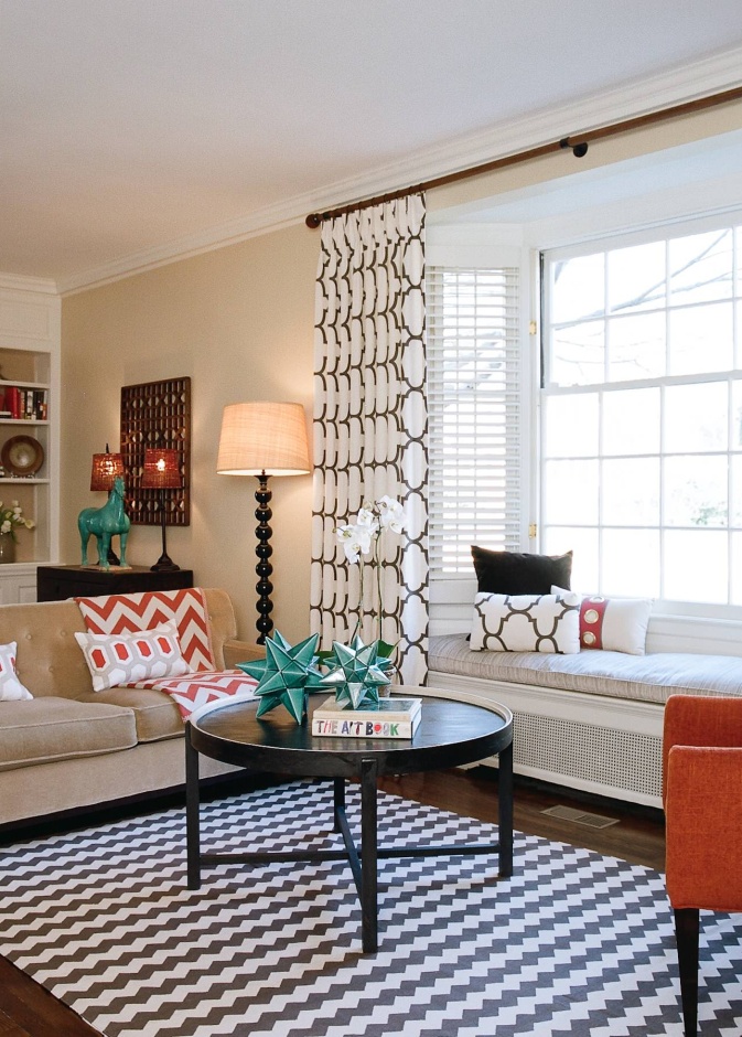 تضيف الستائر عنصرًا من الزخرفة واللون