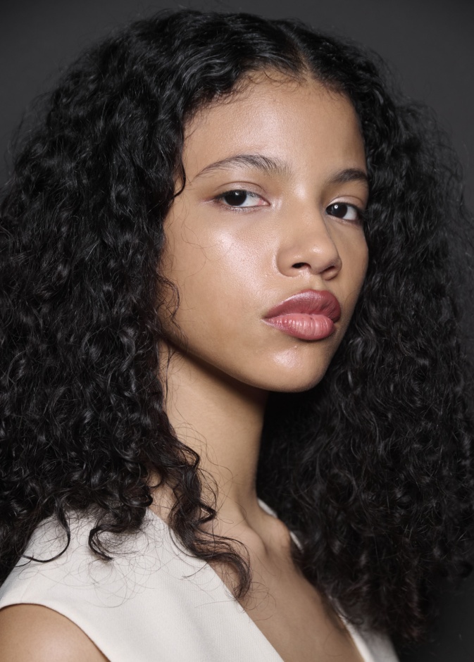 فوائد التقشير الكيميائي لبشرة متساوية ونضرة 