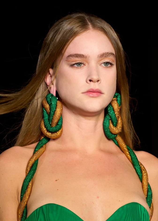 استخدمي أدوات تجميل ذات جودة عالية لنتائج مثالية