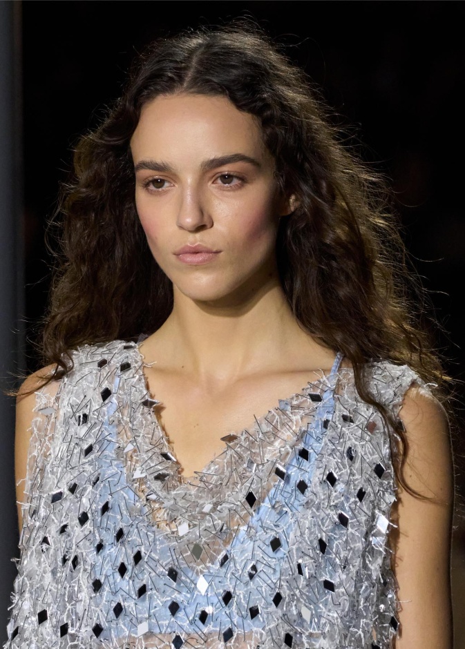 خطوات أساسية وطرق طبيعيةلشعر مثالي على الإطلاق خلال السفر... لا تغفليها