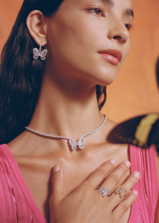 عقد Jewelers Portraits of Nature Butterfly من دي بيرز De Beers