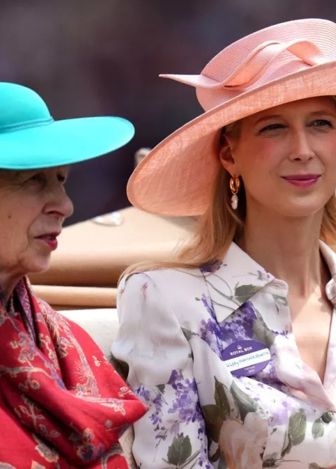 ليدي غابرييلا كينغستون تظهر مع الملك والملكة في رويال أسكوت