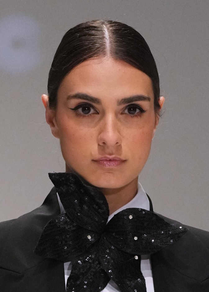 انطلقي ببشرة مشعة مع زيت زيتون الجوف الفاخر