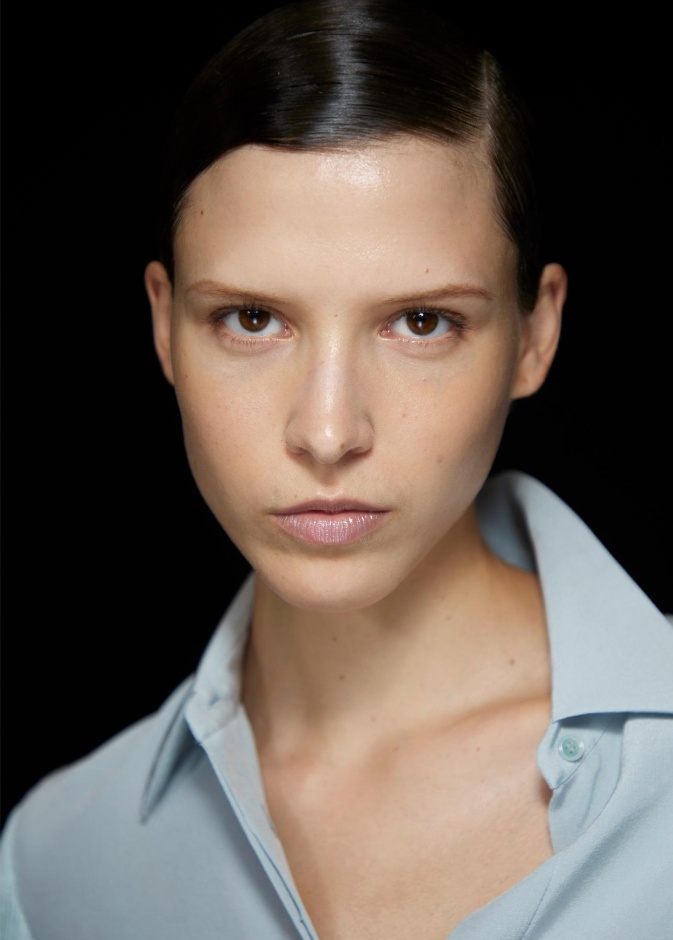 بشرة مشرقة رغم المغامرة.. إليك أفضل النصائح للعناية بالبشرة أثناء التخييم