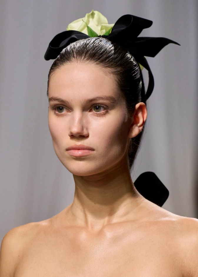 رحلة بدون شوائب.. اكتشفي أسرار السيطرة على حب الشباب أثناء مغامرات السفر