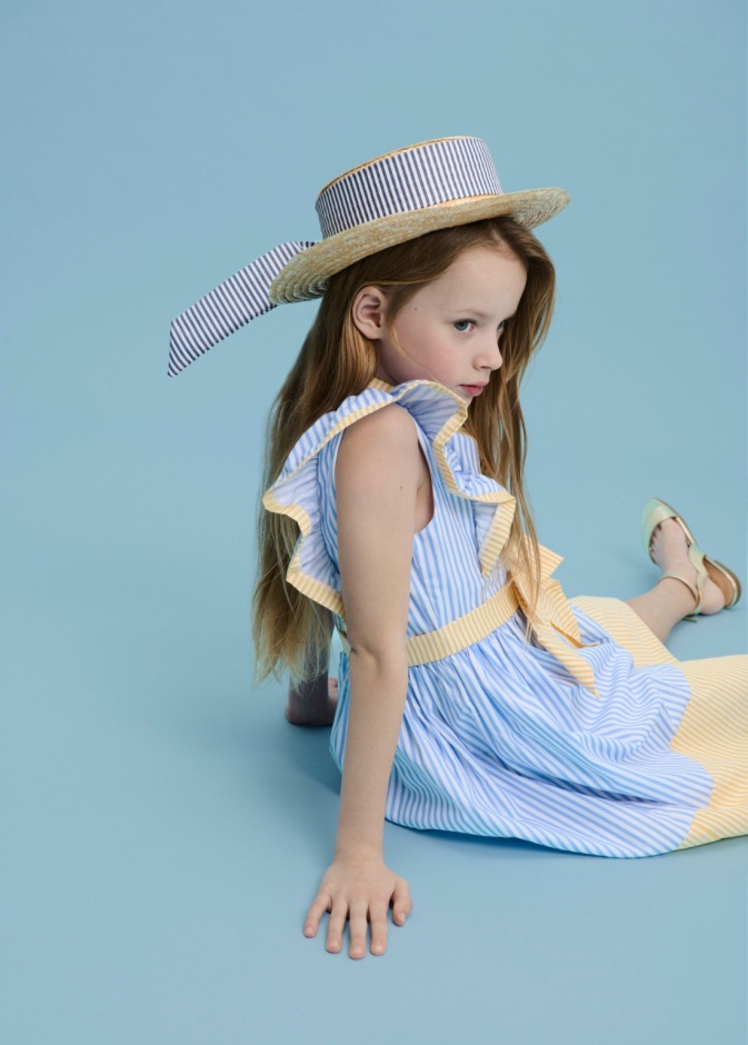 أبحري في عالم الموضة مع أزياء الأطفال البحرية التي تسيطر على صيحات صيف 2024