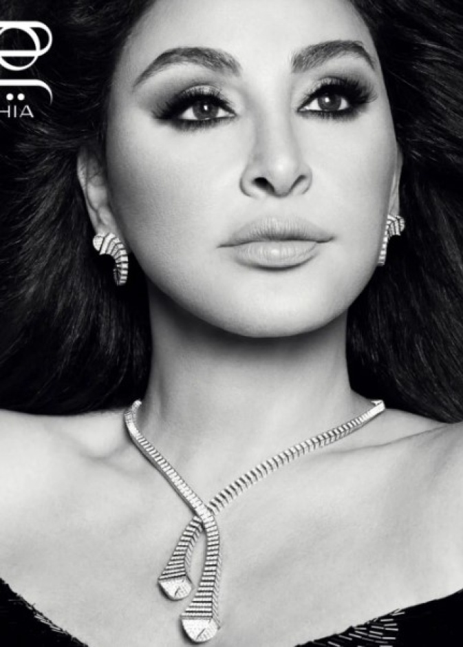 إليسا نجمة غلاف مجلة "هي".. اليكم إطلالات جمالية رسمت فيها رحلة يوبيلها الفضي