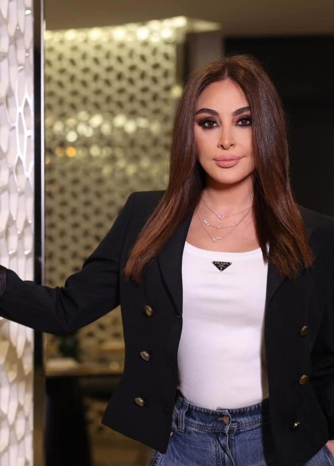 تسريحات شعر كلاسيكية تشتهر بها إليسا في معظم حفلاتها..إليك أجملها وطرق تطبيقها