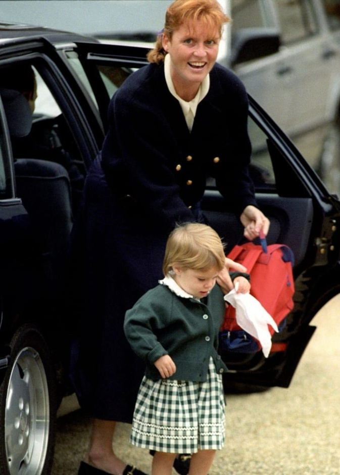 الأميرة يوجيني تكرم والدتها بصورة من الطفولة