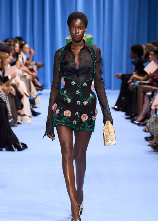 إطلالة من Balmain