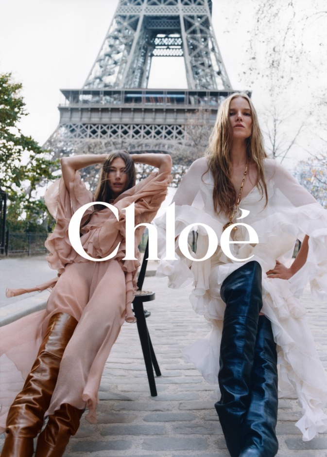 مجموعة Chloé لخريف 2024 تعكس امرأة الدار المفعمة بالأنوثة الحالمة 