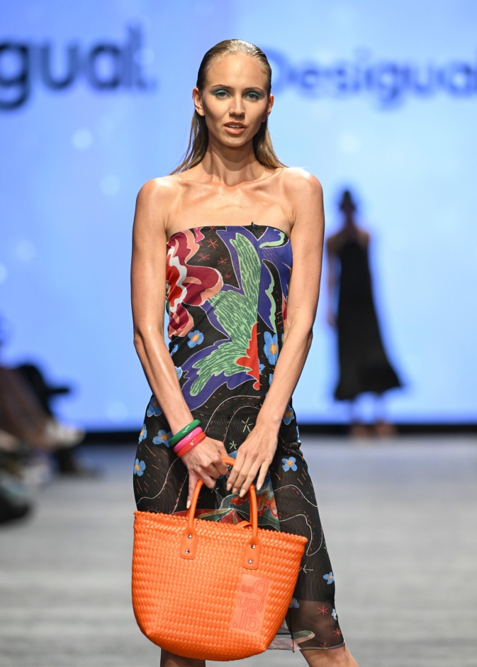 موضة الحقائب المرجانية صيحات أكثر جاذبية في الصيف