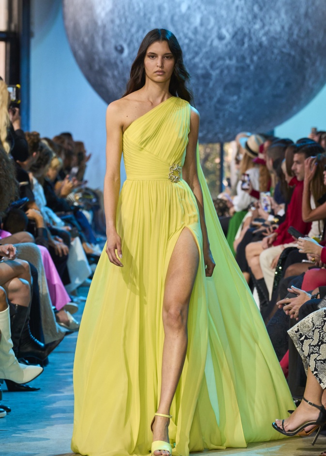 صيحة الفساتين الصفراء 