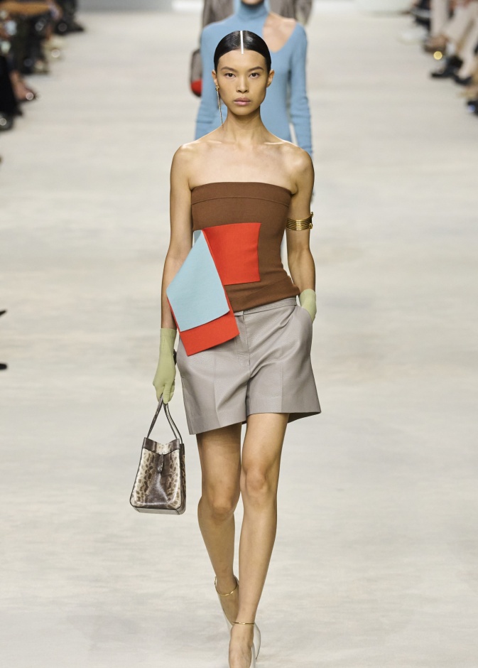  الـ strapless tops موضة الموسم التي تعكس الأنوثة والجرأة