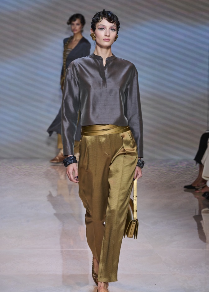 موضة البناطيل الملونة تتصدّر إطلالات عيد الأضحى 2024