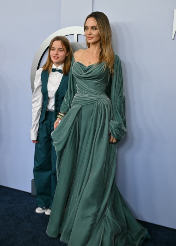 انجلينا جولي وابنتها