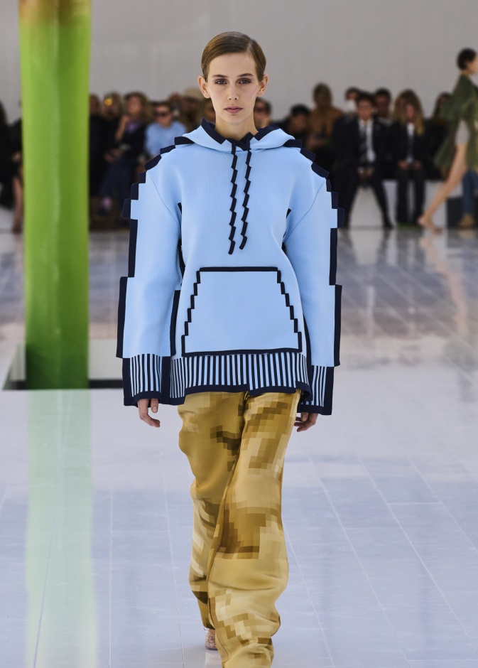 الموضة ليست جدية دائماً.. فما رأيك؟