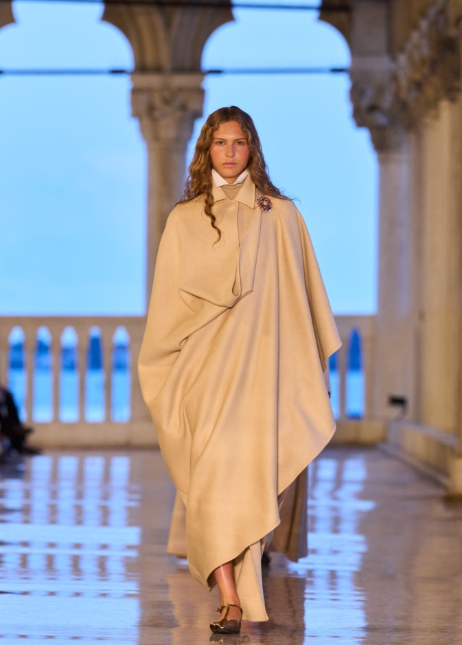 Max مجموعة Max Mara Resort 2025