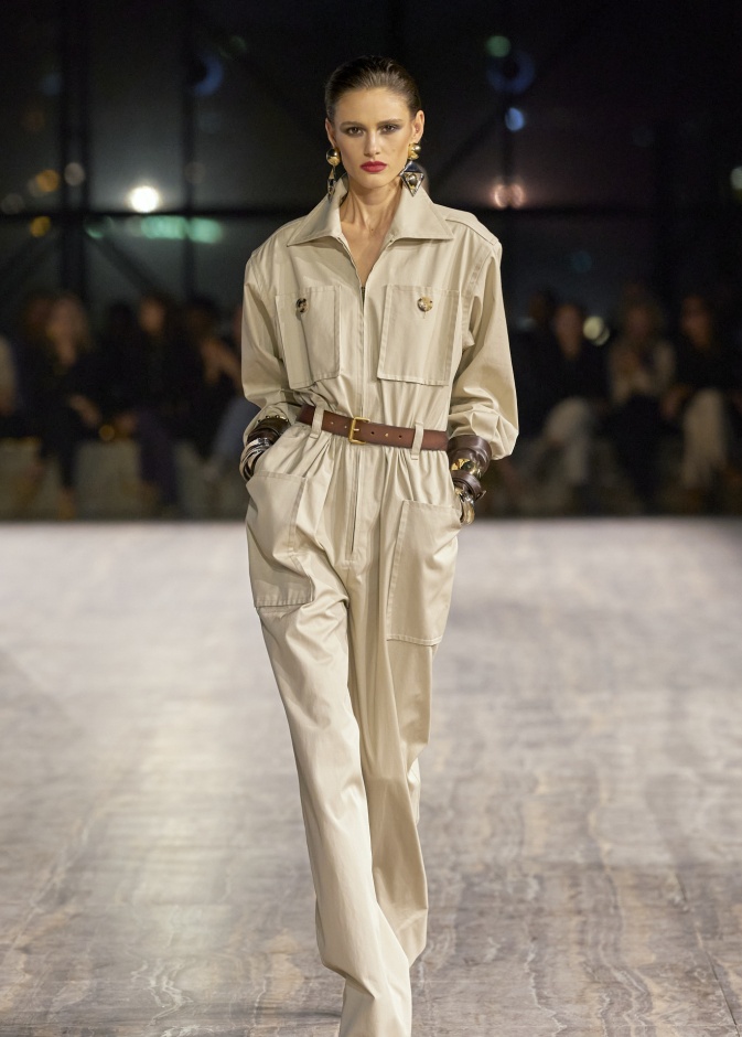 إطلالة من Saint LAurent