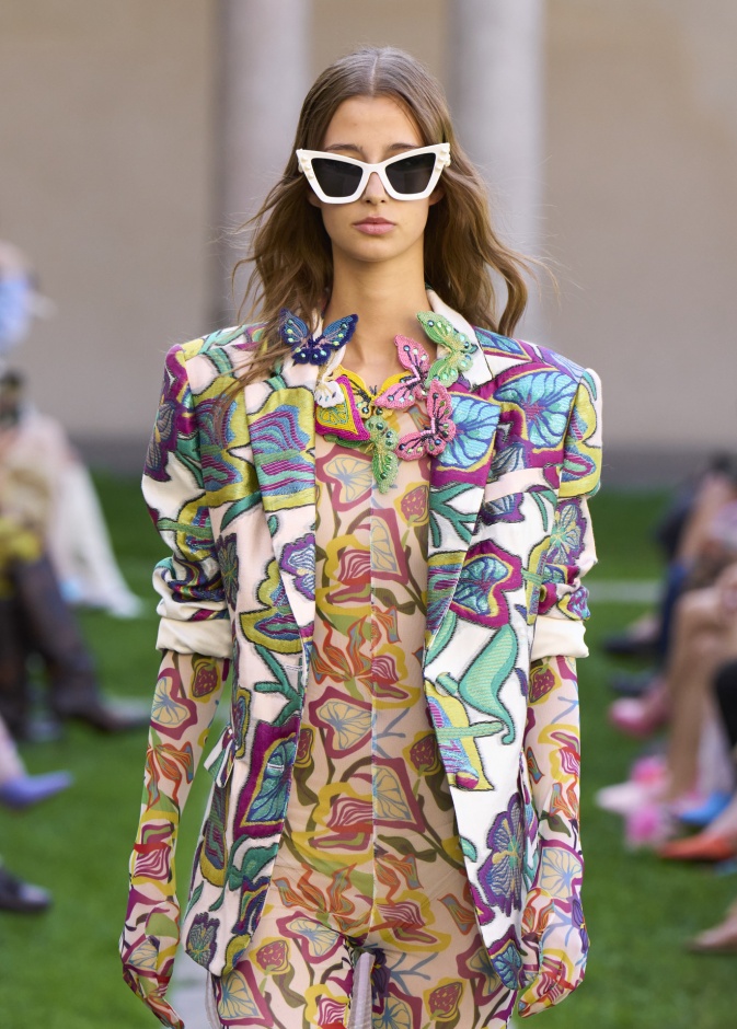 النظارات الشمسية رفيقك الدائم في عطلة السفر