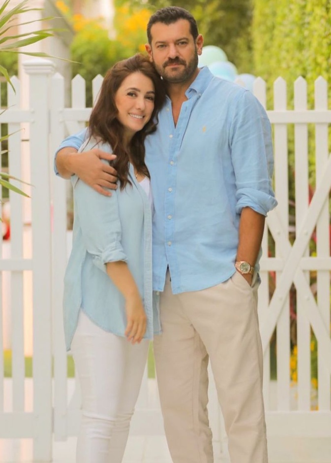 صورة رومانسية لعمرو يوسف وكنده علوش 