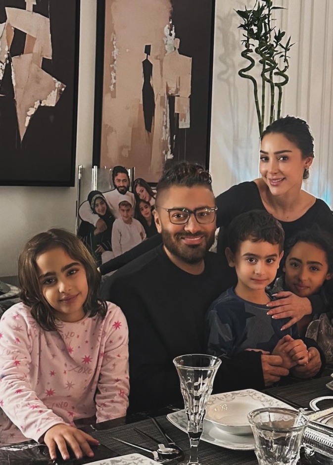 صورة أسرية لتامر حسني وبسمة بوسيل رغم الانفصال 