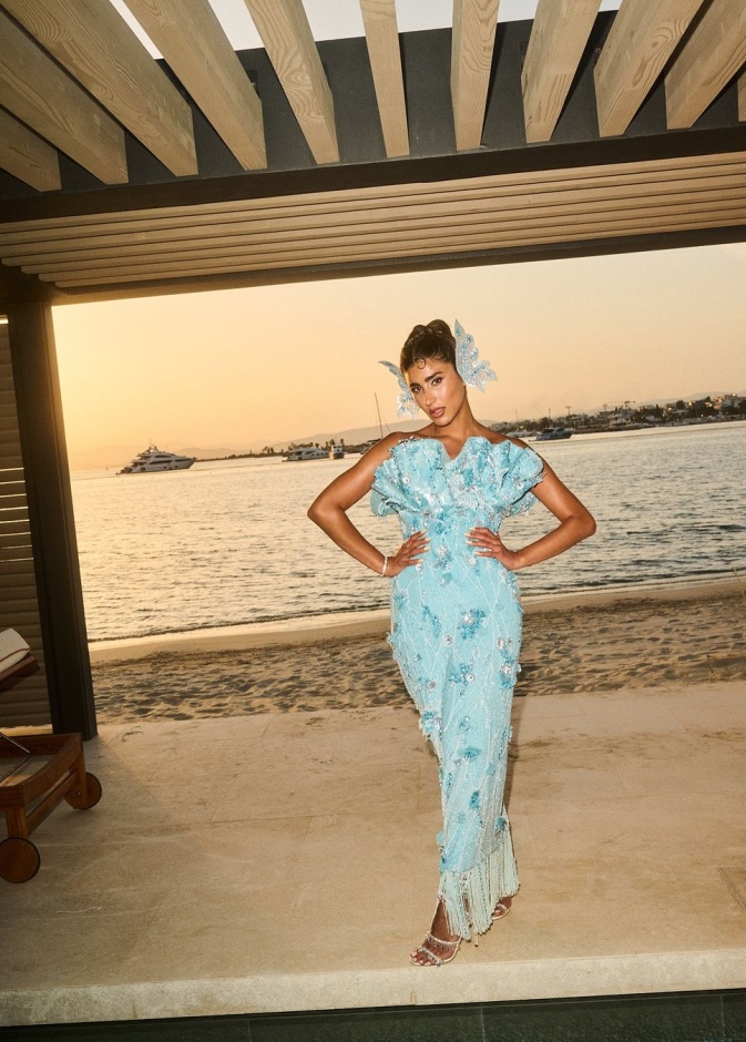 ليلى عبد الله خلال اجازتها في اليونان 