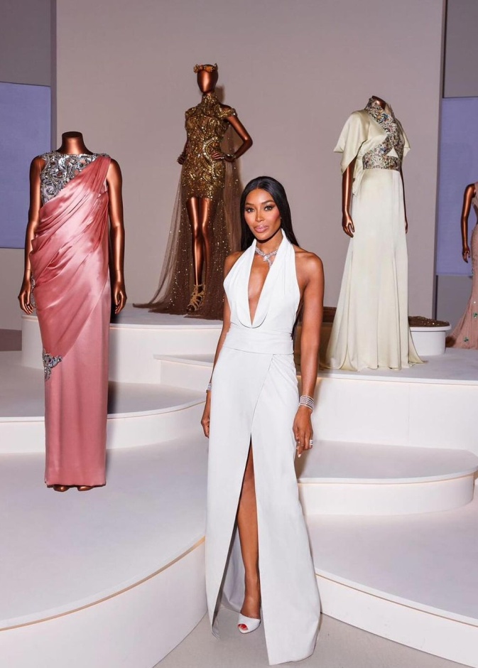 متحف فيكتوريا وألبرت يحتفي بأيقونة الموضة نعومي كامبل إحتفالاً بإنجازاتها