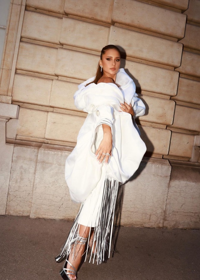 نيللي كريم في فعاليات أسبوع الموضة بباريس 