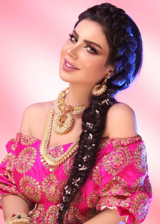 الاعلامية حليمة بولند في جلسة تصوير حديثة 