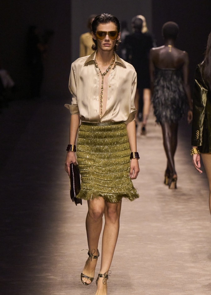 اردتداء القميص من الممكن أن ينقذ أناقتك في كل مرة