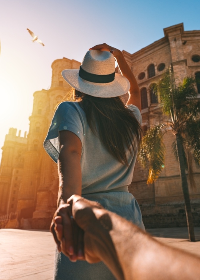 تنقلي بين المواقع السياحية الجذابة في وجهة سفرك