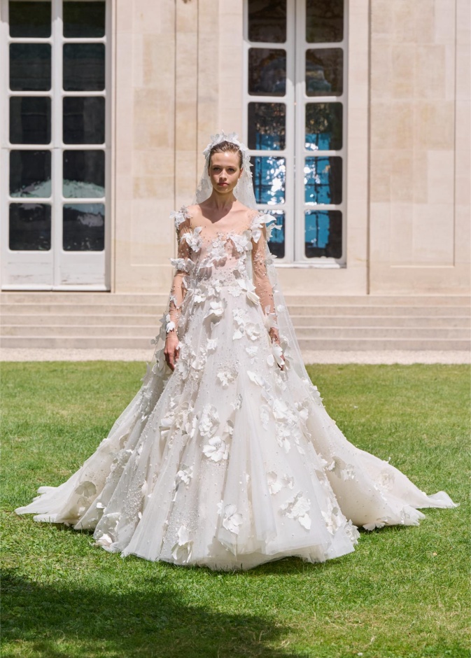 فستان زفاف من دار حبيقة من عروض أسبوع الموضة في باريس