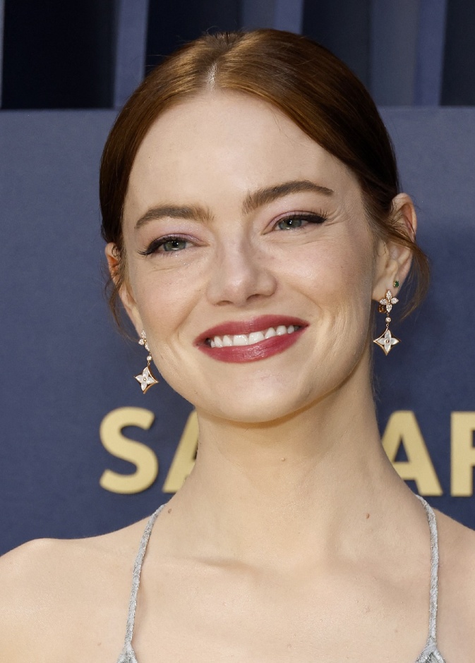 تألقي بأسلوب النجمات العالميات مع ألوان أحمر الشفاه الحمراء