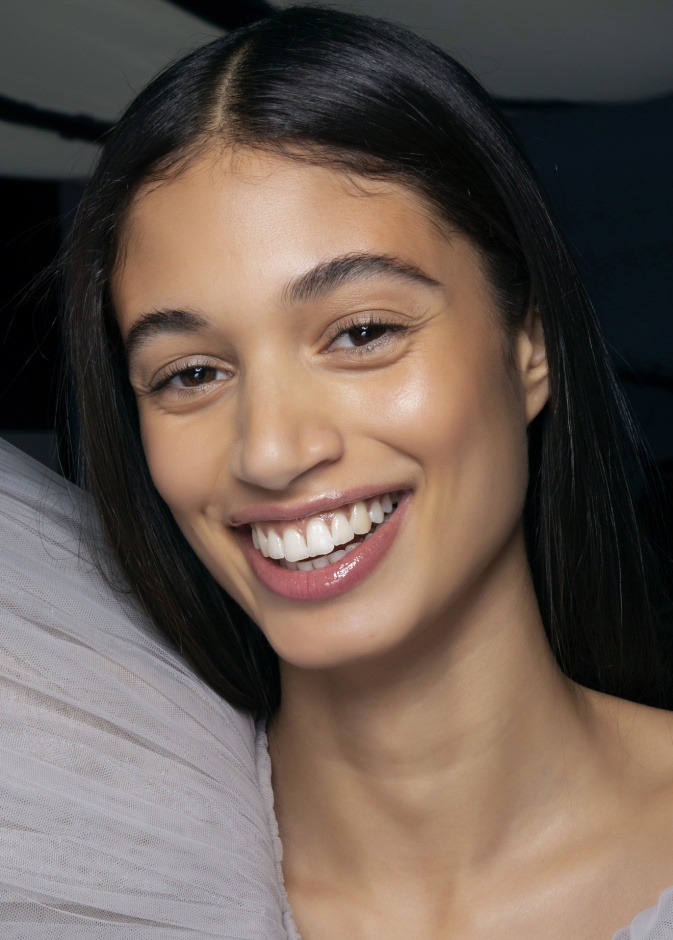 احصلي على ابتسامة ساطعة ومشرقة بعد عملية تجميل اللثة بالليزر  