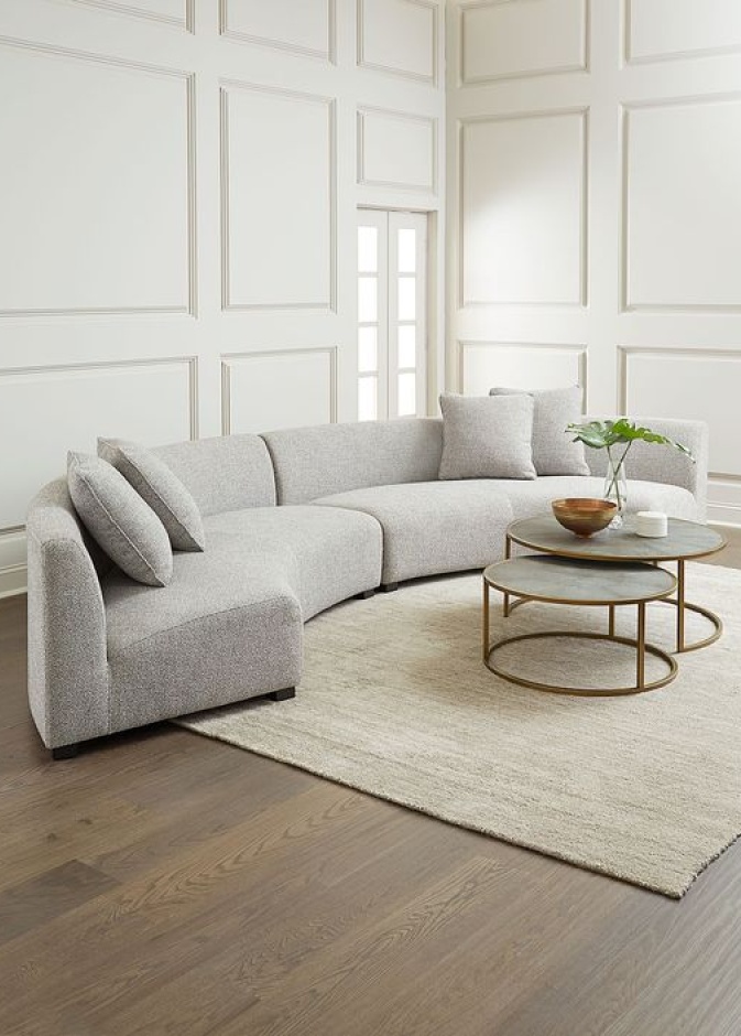 الأثاث المنحني  يخلق جوًا أكثر استرخاءً وجاذبية