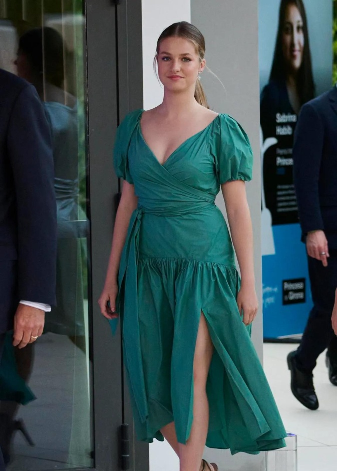 الأميرة ليونور أيقونة جديدة في عالم الموضة الملكية