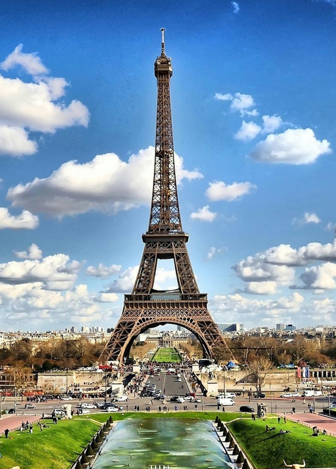 برج ايفيل من أشهر معالم الجذب السياحي العالمية بواسطة Thorsten technoman