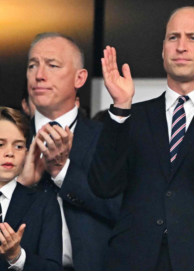 حضور الأمير جورج برفقة والده الأمير وليام على مباريات كرة القدم فقط