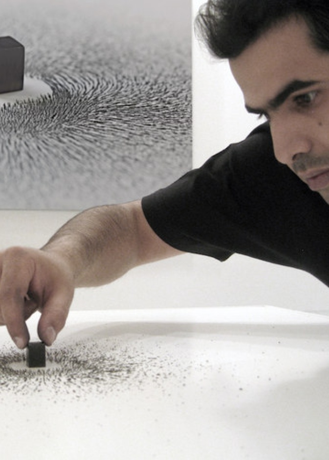 رحلة الفنان أحمد ماطر في معرض تذروه الرياح في دار كريستيز في لندن