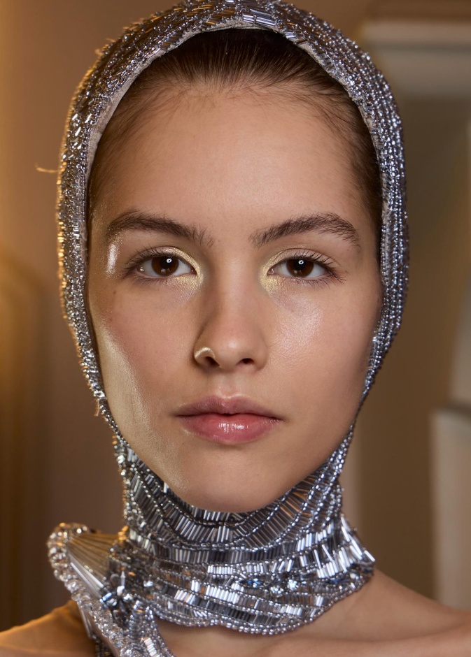 عيونك جذابة ومكياجك لا مثيل له بعد إنهاء مشكلتكِ مع العيون المنتفخة