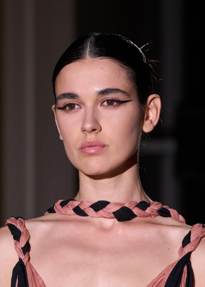 دليلك الشامل حول كيفية تنعيم الوجه وتبييضه بأساليب فعّالة ومتنوعة لحصولكِ على بشرة مثالية