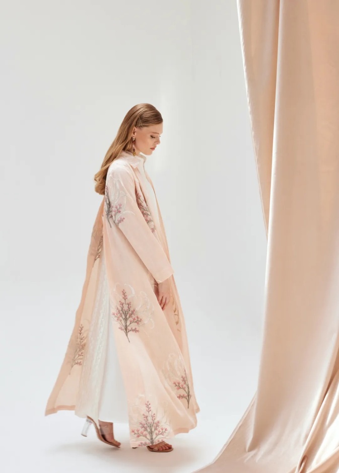 عباية كتان كاجوال من تصميم نور الظاهري