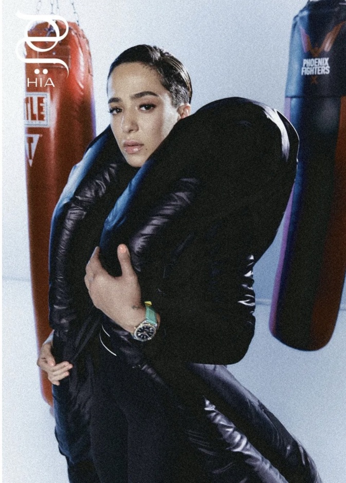 هتان السيف نجمة غلاف هيَ 