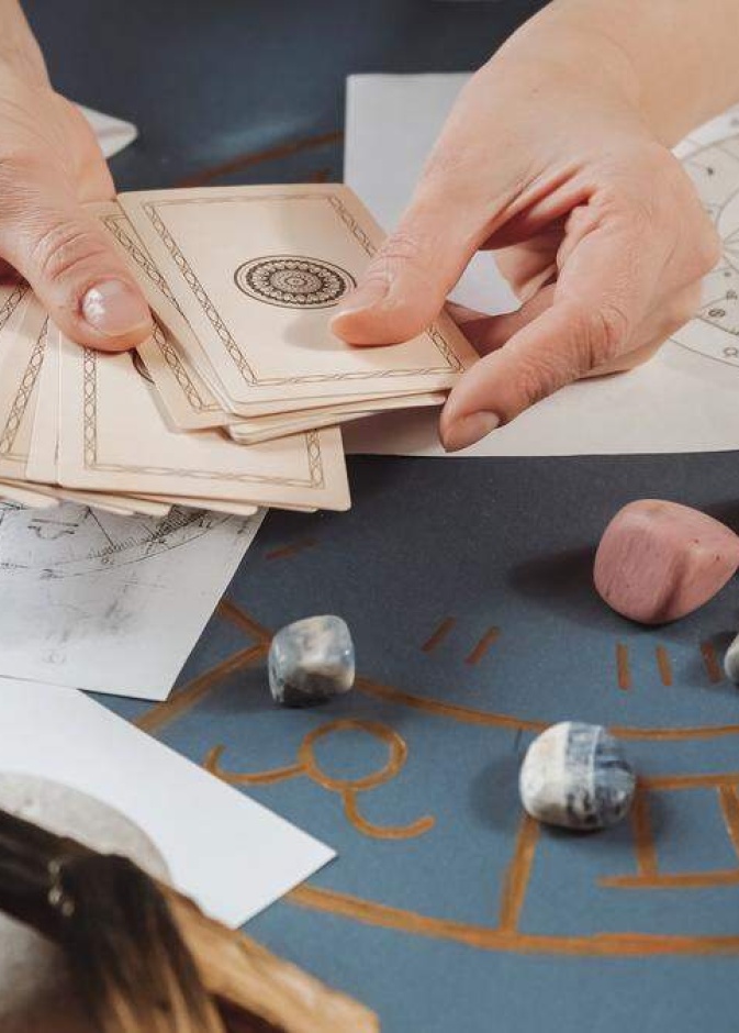 هل تصدقين توقعات الأبراج بالأشهر؟