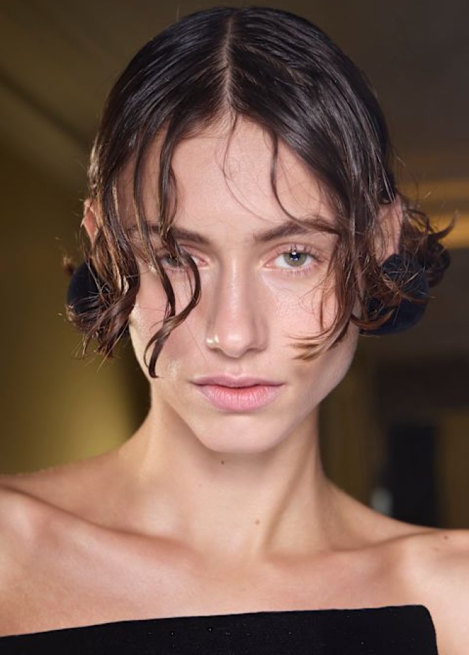 بشرة مثالية للاعبات السباحة.. تعرفي على سر بشرتك لإطلالة مميزة