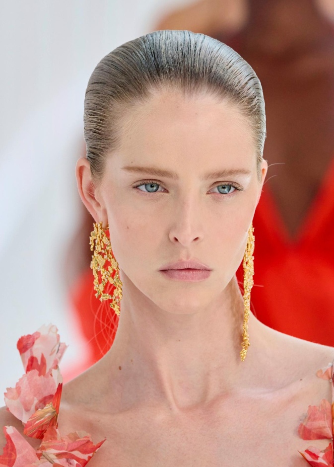 تألقي كالنجمات بأسرار تنظيف البشرة بعمق في المنزل