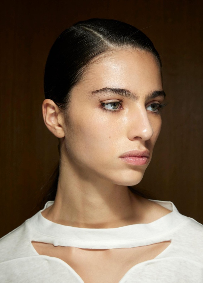 سر تألق شفاهك بخطوات بسيطة للحفاظ على جمالها على مدار السنة