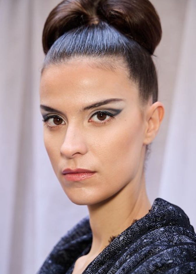 طريقة تثبيت الايلاينر اثناء حضور المباريات في المدرجات الرياضية