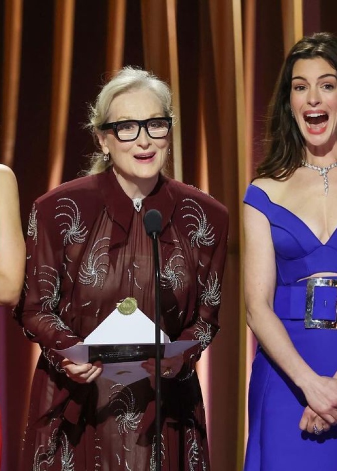 ميريل ستريب وآن هاثاوي وإميلي بلانت